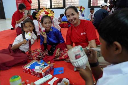 Donasi 810 Lampu LED untuk Pulau Untungjawa di Kepulauan Seribu