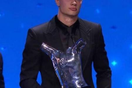 Erling Haaland Genggam Pemain Terbaik UEFA 2022/2023