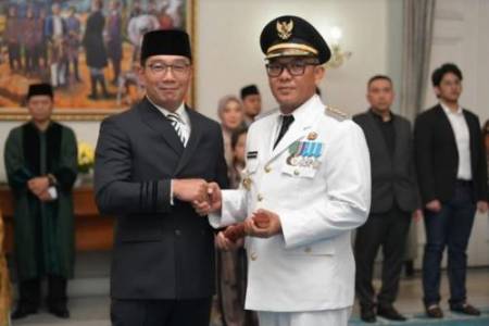 Gubernur Jabar Ridwan Kamil Resmi Lantik  Iwan Setiawan Jadi Bupati Bogor Sisa Masa Jabatan 2018-2023