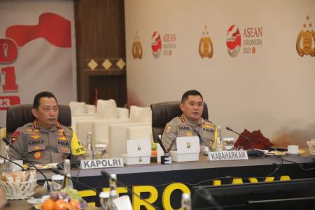 Kapolri Pantau Command Center Pengamanan KTT ASEAN ke-43 
