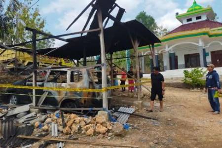 Mobil Milik Pemuka Agama di Sampang Dibakar 