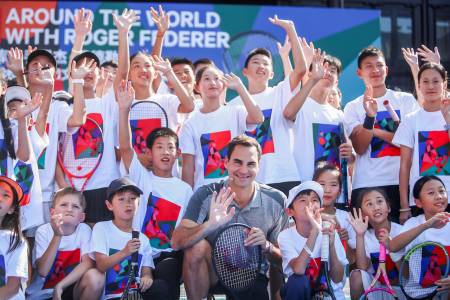 Roger Federer Bergabung dengan UNIQLO di Shanghai untuk Seri Terbaru Around the World with Roger Federer