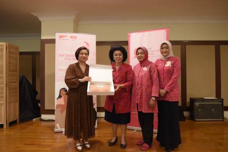 UNIQLO Donasikan 1000 Wireless Bra Sebagai Dukungan Nyata untuk Penyintas Kanker Payudara di Indonesia