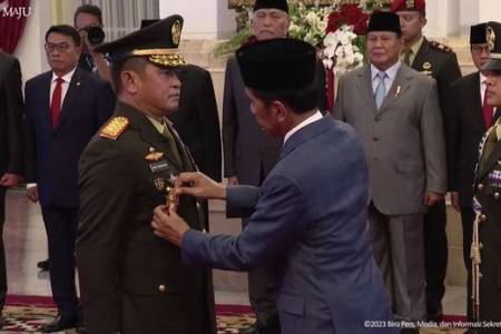 Presiden Jokowi Resmi Lantik KSAD Baru Jenderal Maruli Simanjuntak