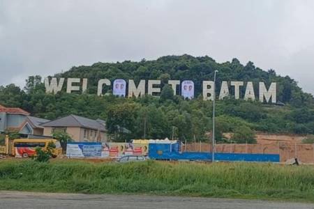 Wisatawan Enggan Foto di Monumen Welcome To Batam karena Spanduk Prabowo-Gibran
