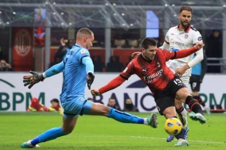 16 Besar Coppa Italia 2023/2024: AC Milan Sikat Cagliari 4-1
