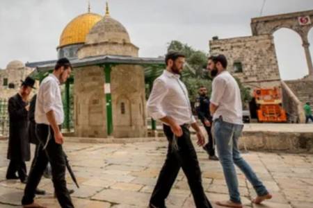 Pemukim Yahudi Masuk Mesjid Al Aqsa dan Lakukan Perbuatan Provokatif