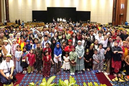 FIFGROUP Berikan Beasiswa kepada 428 Anak Karyawan