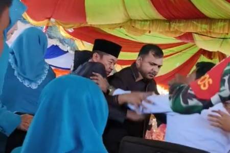 Viral! Dua Pejabat Kabupaten Rohil Nyaris Baku Hantam Saat Pelantikan Pejabat Penghulu