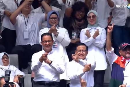 Pakai Bahasa Isyarat: AMIN Sampaikan “Waktunya Perubahan, Wakanda No More, Indonesia Forever”