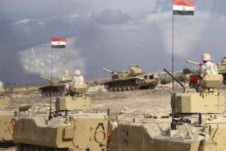 Ada Apa Mesir Kirim 40 Tank ke Perbatasannya?
