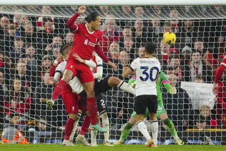 Liverpool Lumat Luton 4-1 Sekaligus Amankan Posisi Puncak