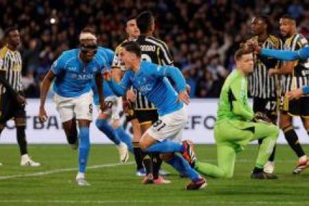 Liga Italia 2023/2024: Napoli Bungkam Juventus dengan Skor 2-1