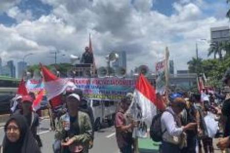 Demo Dugaan Kecurangan Pemilu 2024 Terus Berlanjut, Polisi Tutup Jalan Gatot Subro Arah Semanggi
