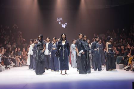 Koleksi Kolaborasi Spesial Sejauh Mata Memandang dan Adrian Gan Tutup Rangkaian Pagelaran Plaza Indonesia Fashion Week 2024