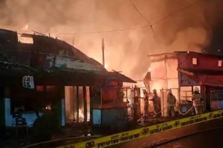 Kebakaran Landa Sejumlah Rumah di Jalan KS Tubun 3 Palmerah