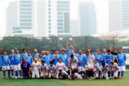 Duet Kesit-Yusuf Gelar Silahturahmi dengan Laga Persahabatan SIWO PWI Jaya vs Tim 86 Old Soccer FC di Pancoran Soccer Field