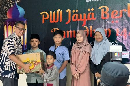 Berbagi Ramadan PWI Jaya, Paket Sembako dan Santunan untuk  Dhuafa dan Warakawuri 