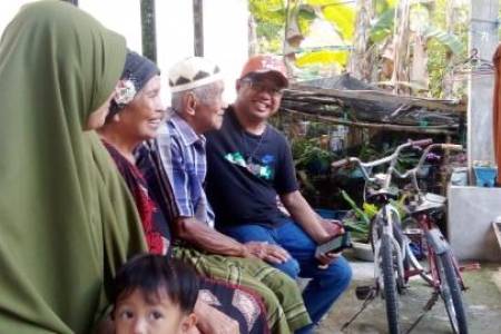 Dua Lansia di Polman Kisahkan Saat Dibantu Saat Menunaikan Ibadah Haji oleh Bebas Manggazali 