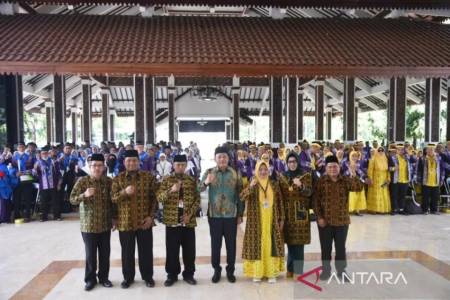 Pemkab Sidoarjo Fasilitasi Pemberangkatan Jamaah Calon Haji ke Asrama Haji Sukolilo