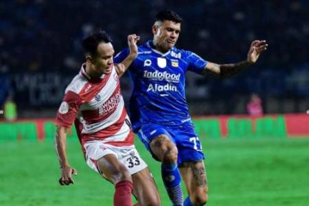 Leg I Final Championship Series 2023/2024: Persib Bandung Menang Telak 3-0 atas Madura United