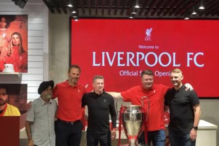 Liverpool Resmi Luncurkan Toko Merchandise di Indonesia Bersama Patrik Berger 