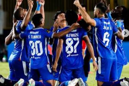 Final Piala Presiden 2024: Arema FC Juara Piala Presiden 2024 Usai Menang Adu Penalti Lawan Borneo