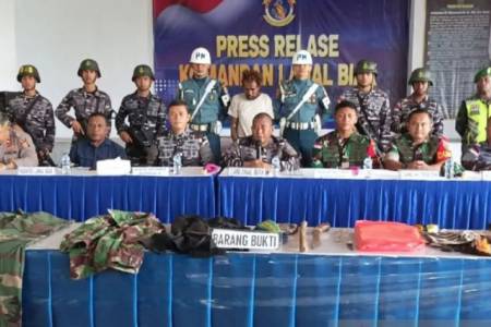 Personil TNI AL Tangkap Satu Anggota OPM-TPNPB  di Supiori Papuai 