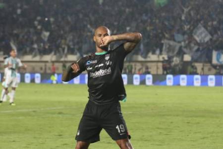 Liga 1 2024/2025: Persib Menang Besar 4-1 atas PSBS Biak