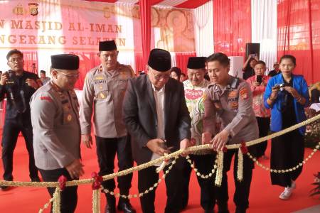 Wakapolda Metro Jaya Resmikan Masjid Al-Iman Tangerang Selatan