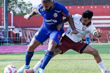 Ditegur LIB, Arema FC Komitmen Perbaiki Lapangan Stadion Soepriadi Kota Blitar