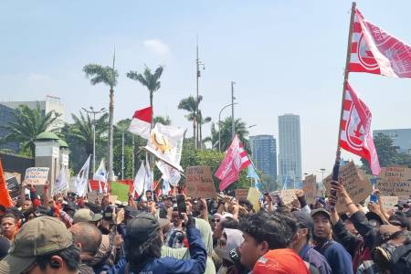 Demo di DPR: Massa Teriaki Baleg DPR yang Akan Sambangi Pendemo Kawal Putusan MK