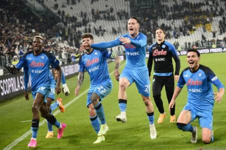 Liga Italia 2024/2024: Tekuk Como 1-3, Napoli Puncaki Klasemen Sementara