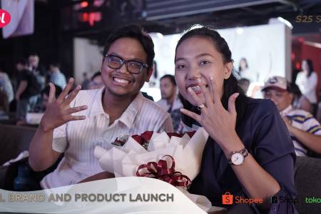 Fans itel Melamar Pasangannya dengan Smart Ring saat Peluncuran S25 Series