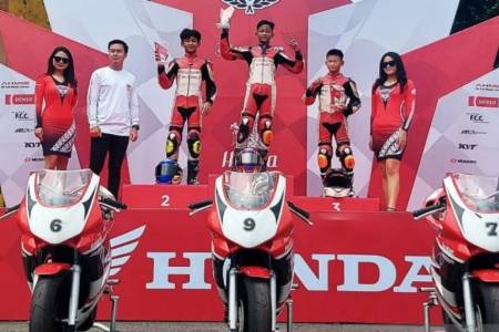 Pembalap 13 Tahun Ziven Rozul Abiy Salim Raih Gelar Juara Ganda di Ajang Balap Honda Dream Cup 2024