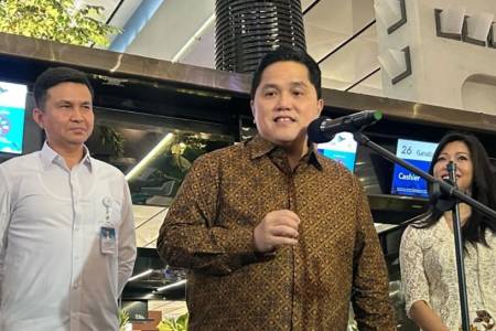 Menteri BUMN Erick Thohir Pastikan Penurunan Harga Tiket Pesawat telah Terealisasi Sesuai Intruksi Presiden Prabowo