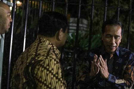 Jokowi  Penuhi Undangan Makan Malam di Kediaman Presiden RI Prabowo