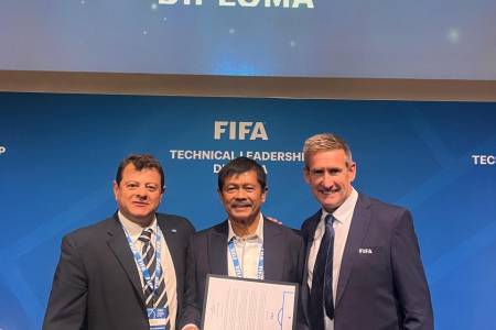 Indra Sjafri Lulus dari Program Bergengsi FIFA Technical Leadership Diploma di Zurich