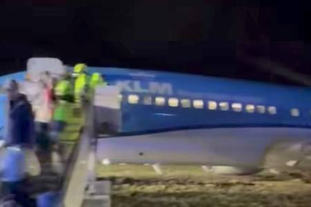 Boeing 737-800 KLM Airlines Tergelincir, 182 Penumpang Selamat