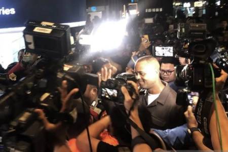 Patrick Kluivert Tiba di Indonesia, Disambut Suporter Infonesia