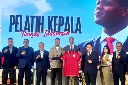 Pelatih Timnas Indonesia Patrick Kluivest Janj .Belajar Bahasa Infonesia