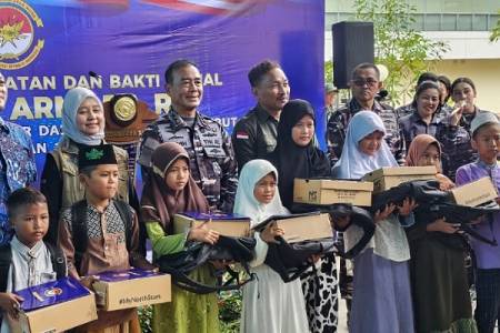 Koarmada RI Gelar Bakti Sosial dan Kesehatan di Muara Angke