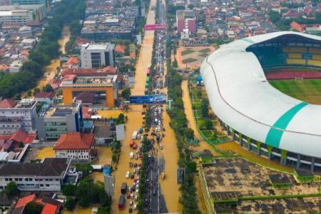 Bekasi Banjir: Laga Persija vs PSIS Semarang Resmi Ditunda