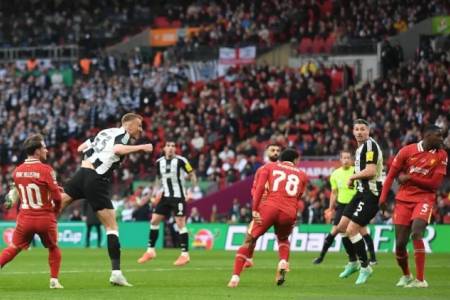 Juara Piala Liga, Bek Newcastle Dan Burn Merasa Seperti Mimpi