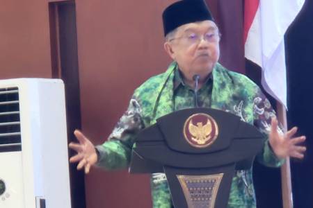 Pelantikan Pengurus Wilayah DMI Kalsel 2025–2030, Jusuf Kalla: Masjid Harus Jadi Pusat Peradaban