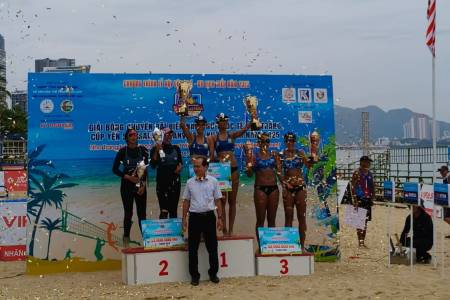 Tim Voli Pantai Putri Indonesia Raih Runner-up di Vietnam