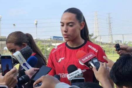  Iris de Rouw Tegaskan Bela Garuda Bentuk Penghormatan Terhadap Darah dan Akar Budaya!