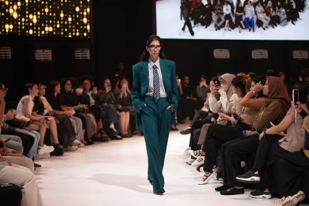 “Tailored for You” oleh Hartono Gan: Kekuatan, Keanggunan, dan Sebuah Perayaan atas Dualitas Perempuan