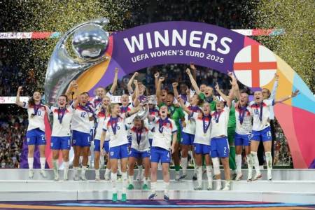 Kandaskan Spanyol Lewat Adu Penalti, Timnas Inggris Pertahankan Gelar Juara Euro Wanita