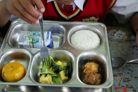 Dugaan Food Tray MBG Terpapar Minyak Babi, BPJPH Diminta Telusuri